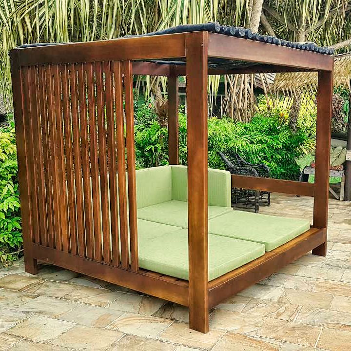 Outdoor Daybed. Mahogany