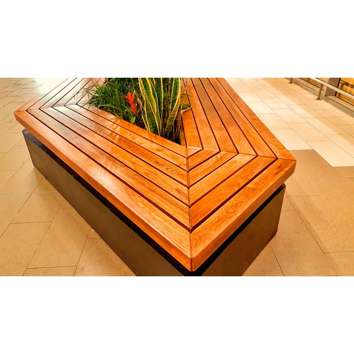 Custom made bench seat. Vesi